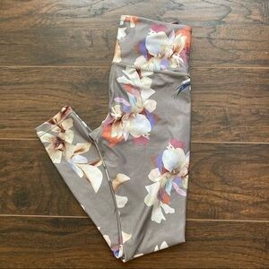 ATHLETA Chaturanga Capri-Gray Floral-XS-305922-XS